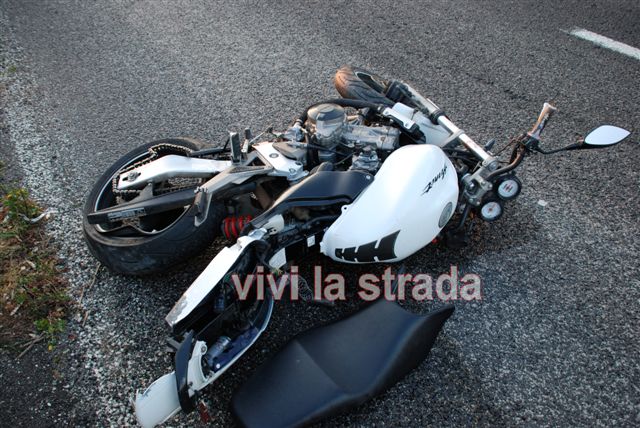 mola di bari tragico incidente sulla ss16 muore un motociclista 41enne