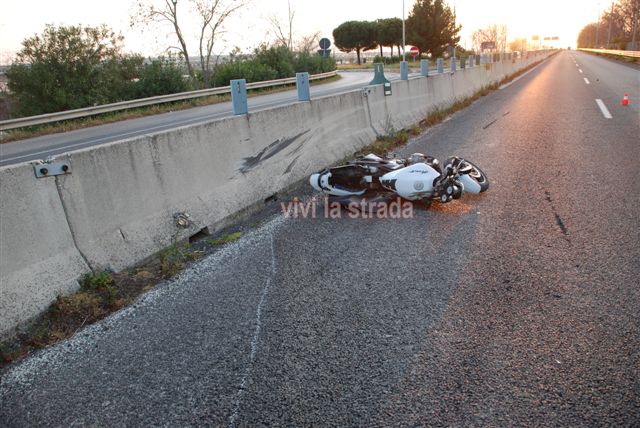 mola di bari tragico incidente sulla ss16 muore un motociclista 41enne