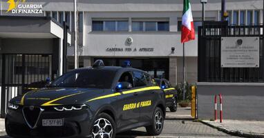 Taxi abusivo al porto di Brindisi: blitz dei finanzieri