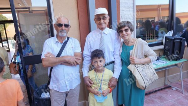 Foto con nonni e bisnonno di 92 anni