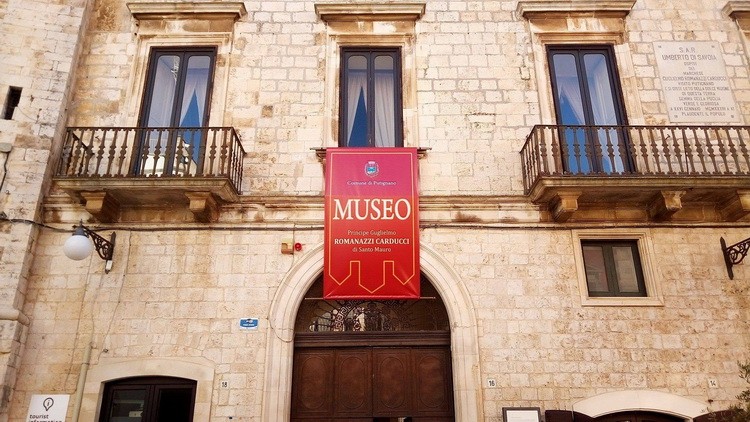 Putignano Museo Romanazzi Carducci ingresso