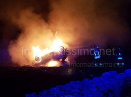 Auto in fiamme sp Putignano Gioia