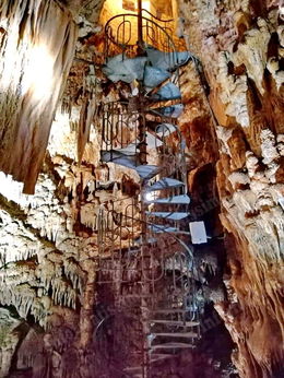 Grotta del Trullo Putignano la famosa scala a chiocciola