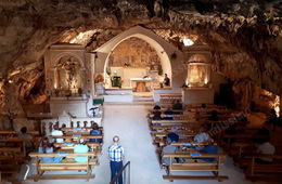 Grotta Monte Laureto messa