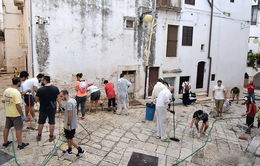 Volontari pulizia centro storico di Putignano