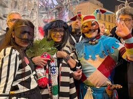 Mara Venier tra le maschere Carnevale di Putignano