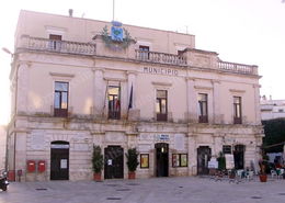 Alberobello Municipio foto web